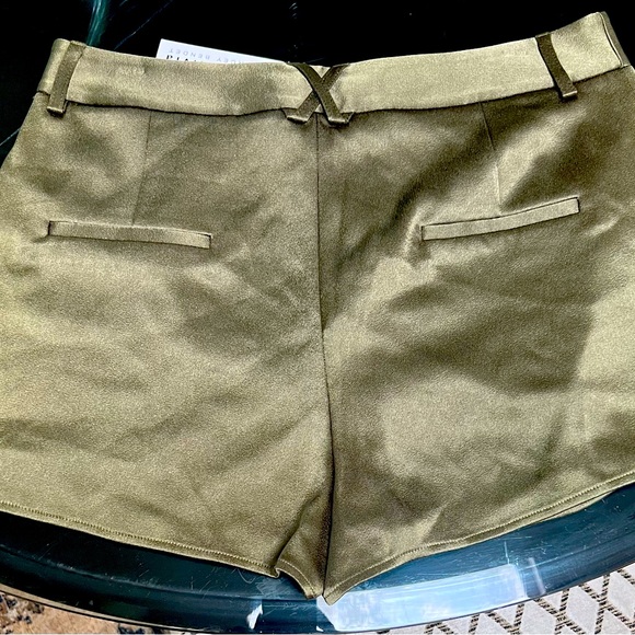 Alice & Olivia Silk shorts - Picture 2 of 4